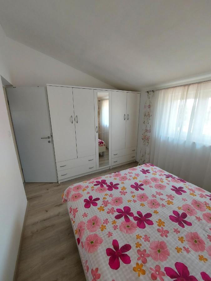 Apartman Ana Stinjan Bagian luar foto