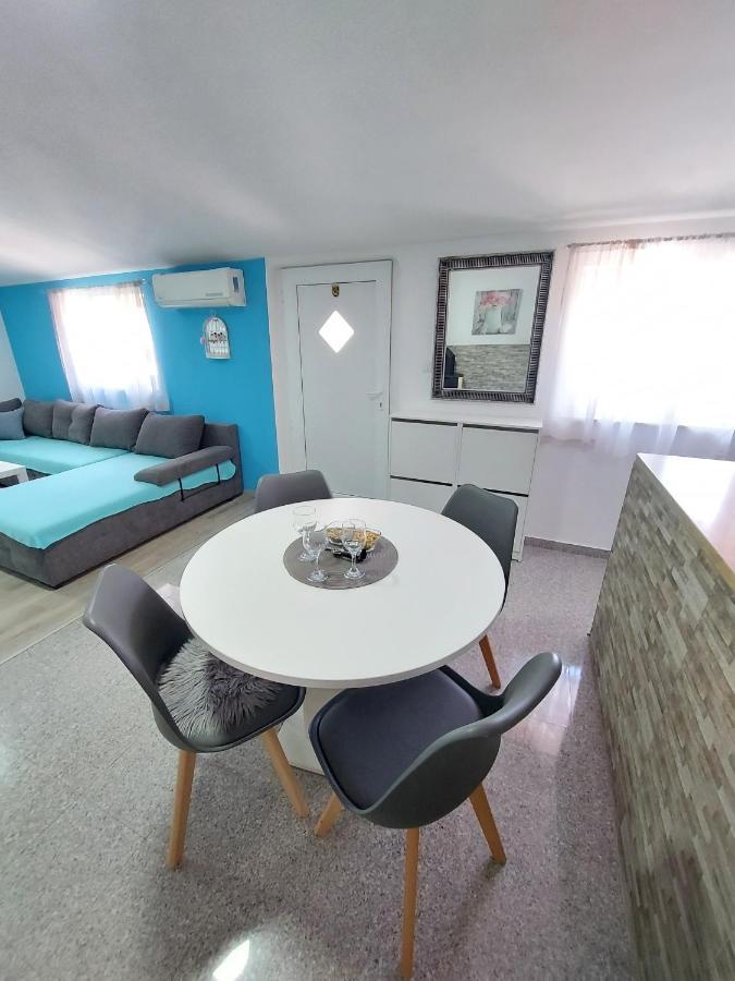 Apartman Ana Stinjan Bagian luar foto