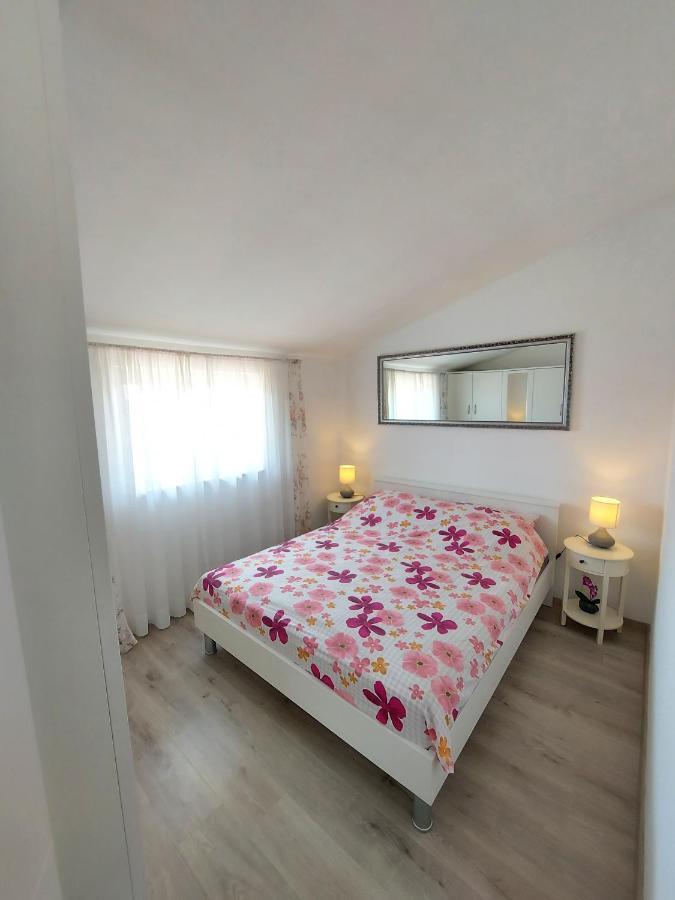 Apartman Ana Stinjan Bagian luar foto