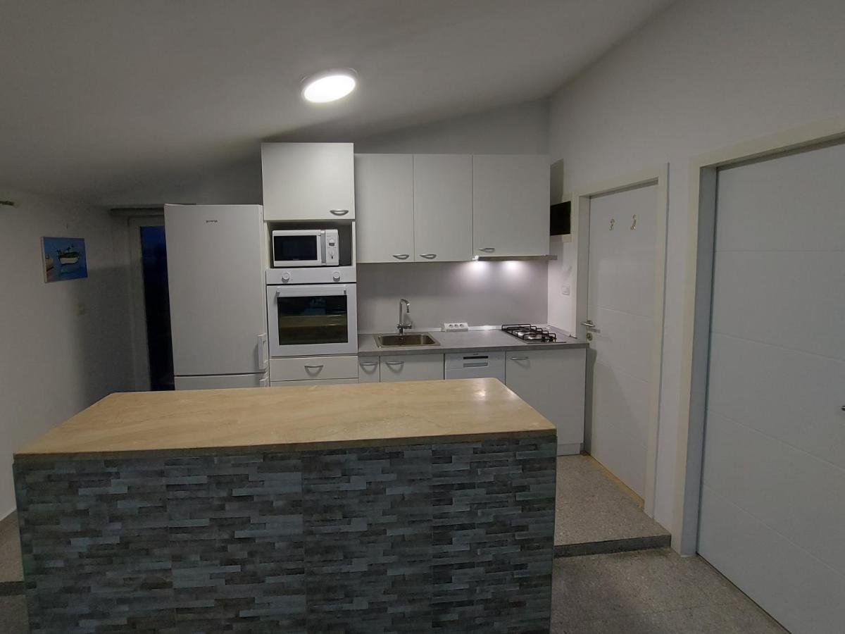 Apartman Ana Stinjan Bagian luar foto